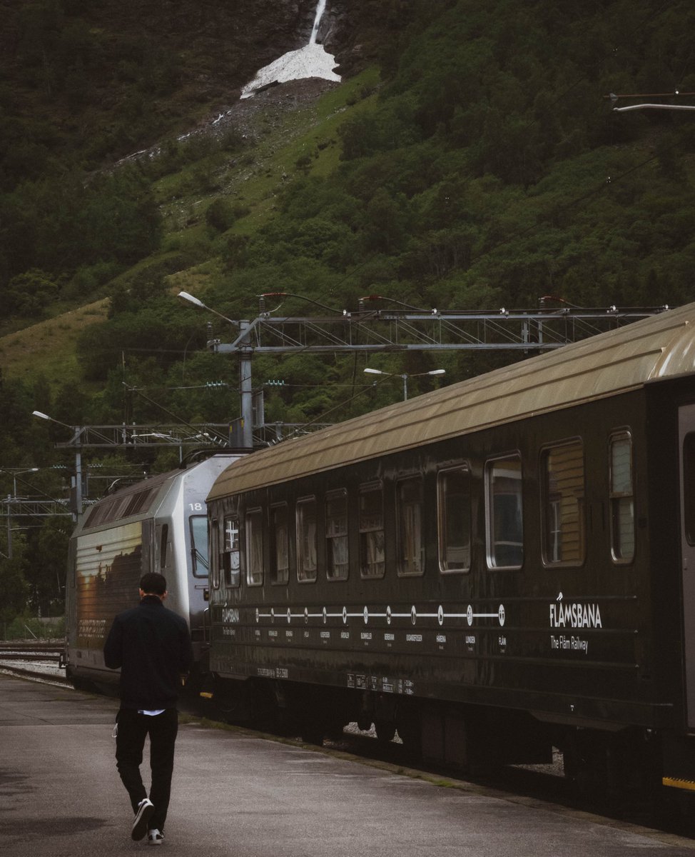 RefusScape's tweet photo. “Flåmsbana”
#SonyAlpha #Flåm #Flaam #Flåmsbana #Flaamsbana #Norway #Norge #Nor #TRAIN #mountains #streetphotography #photooftheday https://t.co/PQvoBwuk43