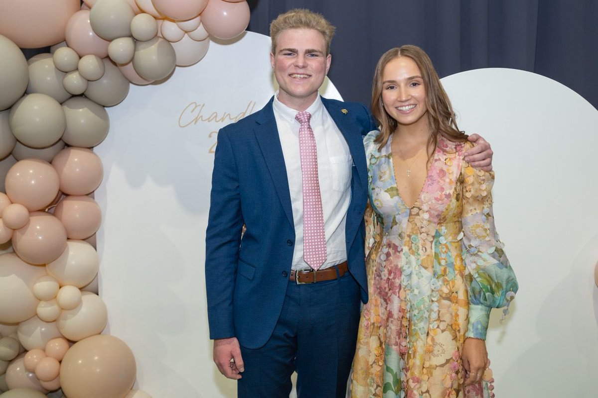 PezzaVFX's tweet image. buisness attire 💼