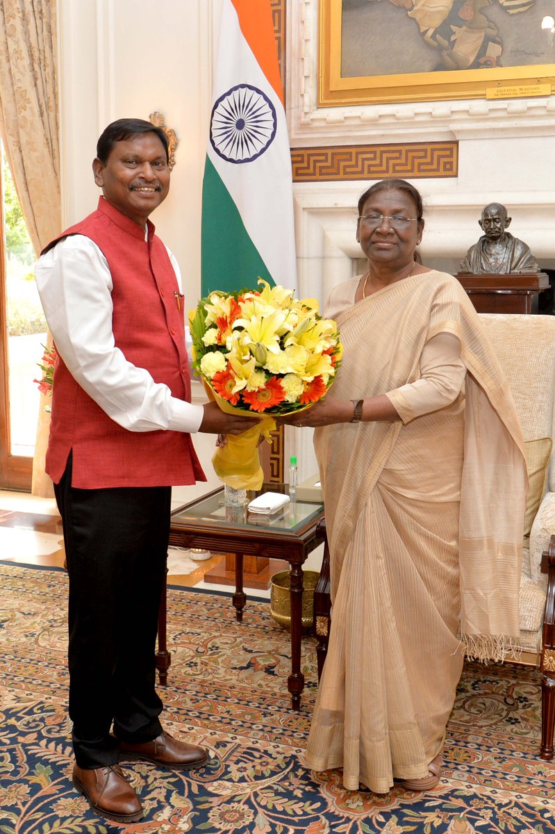 Union Minister for Tribal Affairs Arjun Munda called on President Droupadi Murmu at Rashtrapati Bhavan