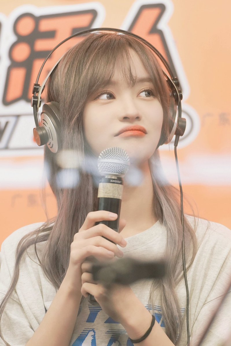 yang bingyi site 🦦 tweet media