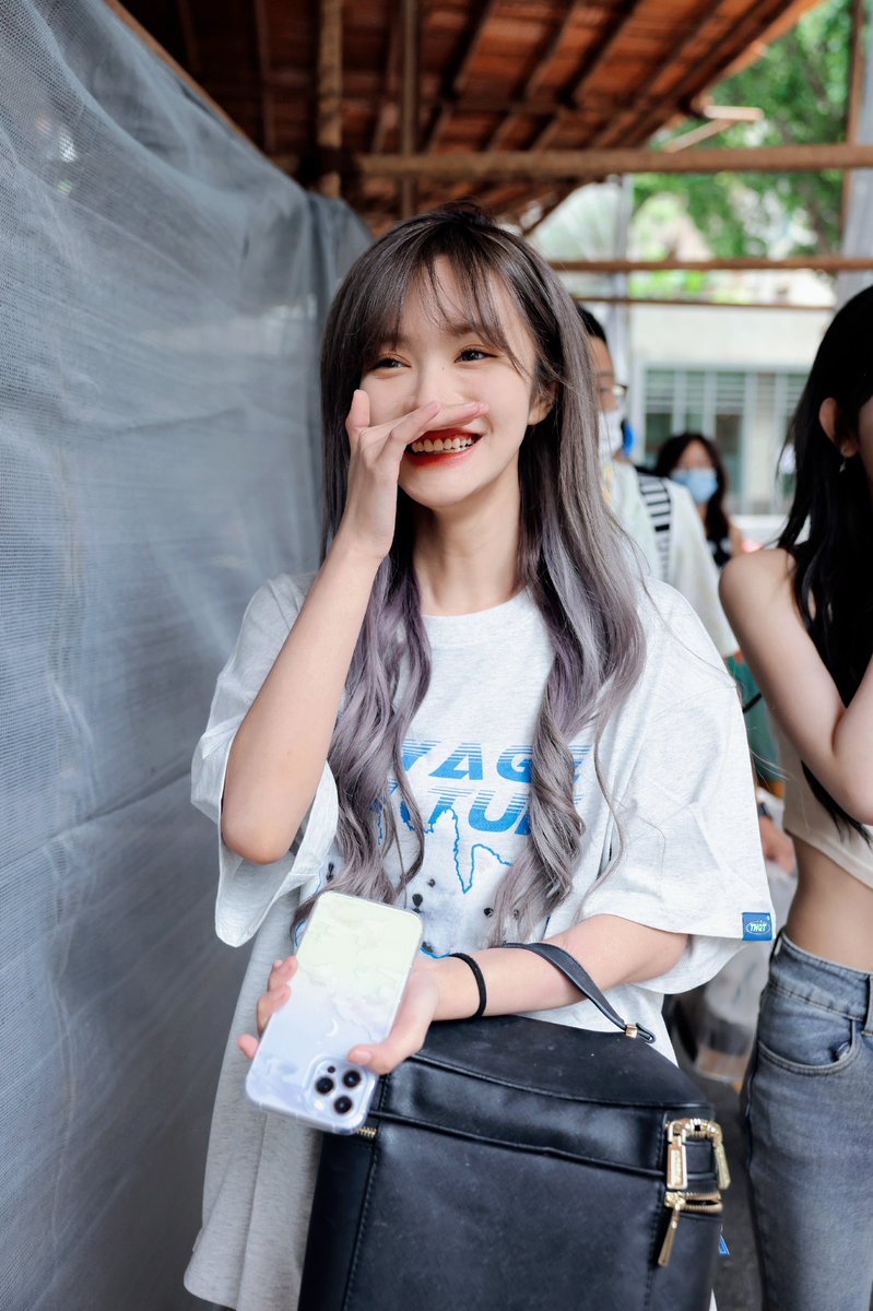 yang bingyi site 🦦 tweet media