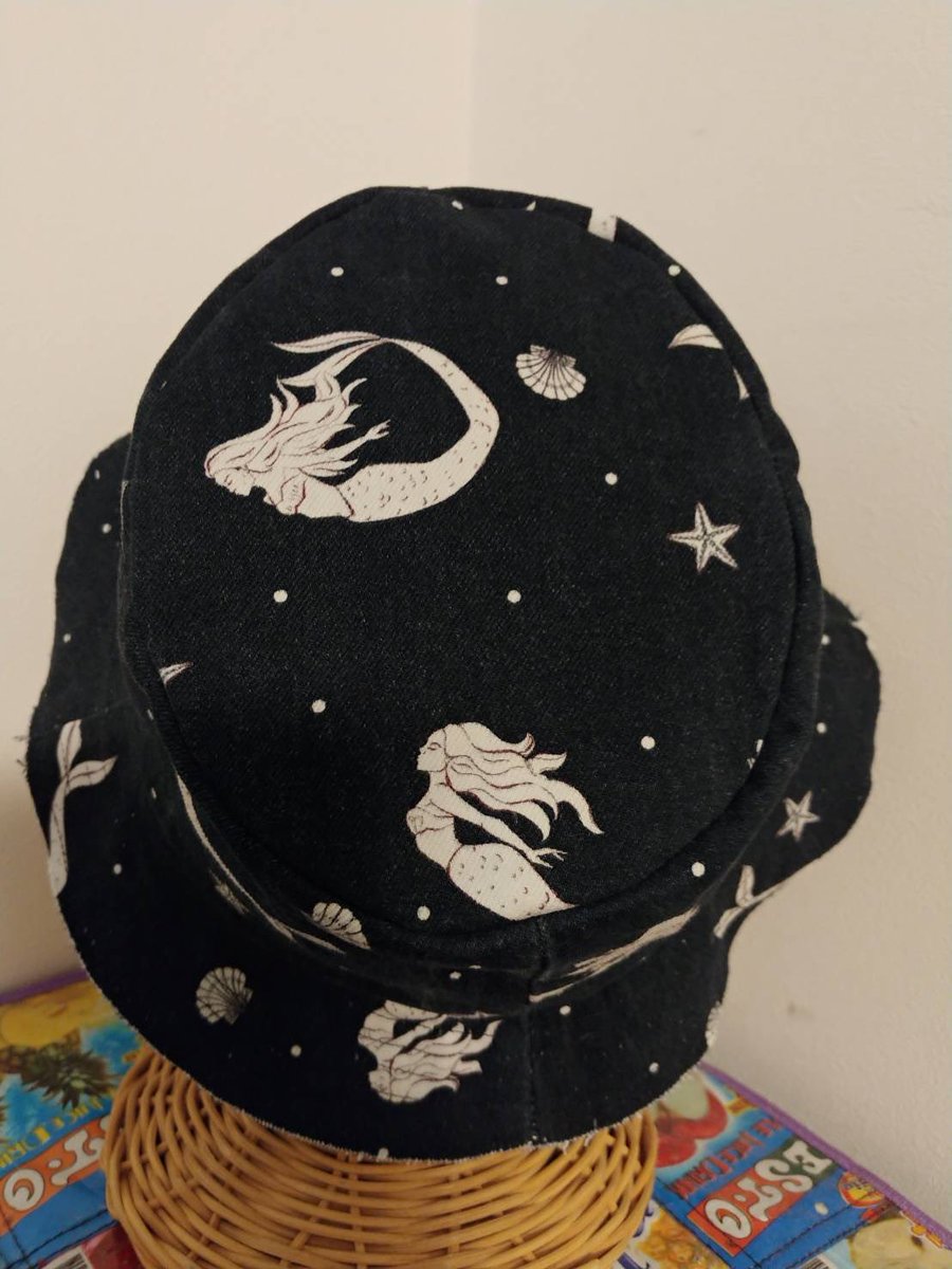 kaya1209's tweet photo. That'dさんのハンドメイドバケットハット入荷しました✨
お問い合わせや通販もお待ちしています🎶
#thatwould
#バケットハット
#ハンドメイド好きさんと繋がりたい
#Handmade
#リメイク
#remake
#人魚
#マーメイド
#イラスト好きさんと繋がりたい
#絵描きさんと繋がりたい
#中野ブロードウェイ https://t.co/ROfj5UTuqr