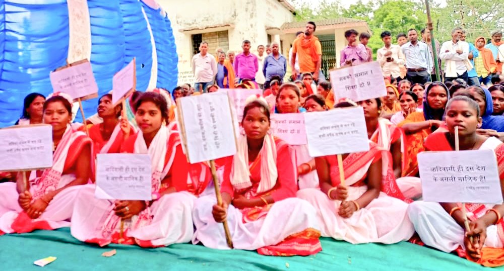 saurabhiirm's tweet photo. #WorldIndigenousDay celebrated across #Jharkhand by various People's Organisations with a resolve to protect Jal, Jungle &amp; Jameen. Hul Johar! @sndeep @sion_kongari @J_K_Lakra @RVishwabandhu @samvadjharkhand @james_herenj @PankajShwetabh @Dr_SharadKumari @dipalisharma02 @C9Khalid https://t.co/CGiQBQyjg5