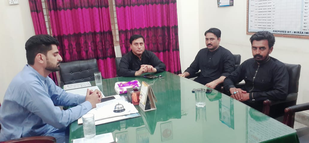 xencity02's tweet photo. ایکسئین گیپکو سٹی ڈویژن نمبر 2 سیالکوٹ راو حبیب اللہ نے یوم عاشور پر انتظامات کا جائزہ لینے کے لیے سارا دن فیلڈ میں گزارا اور بجلی کے تسلسل کو برقرار رکھنے کے لیے فیلڈ میں موجود سٹاف کی نگرانی بھی کی اور حوصلہ افزائی بھی https://t.co/hLLJvxsMep