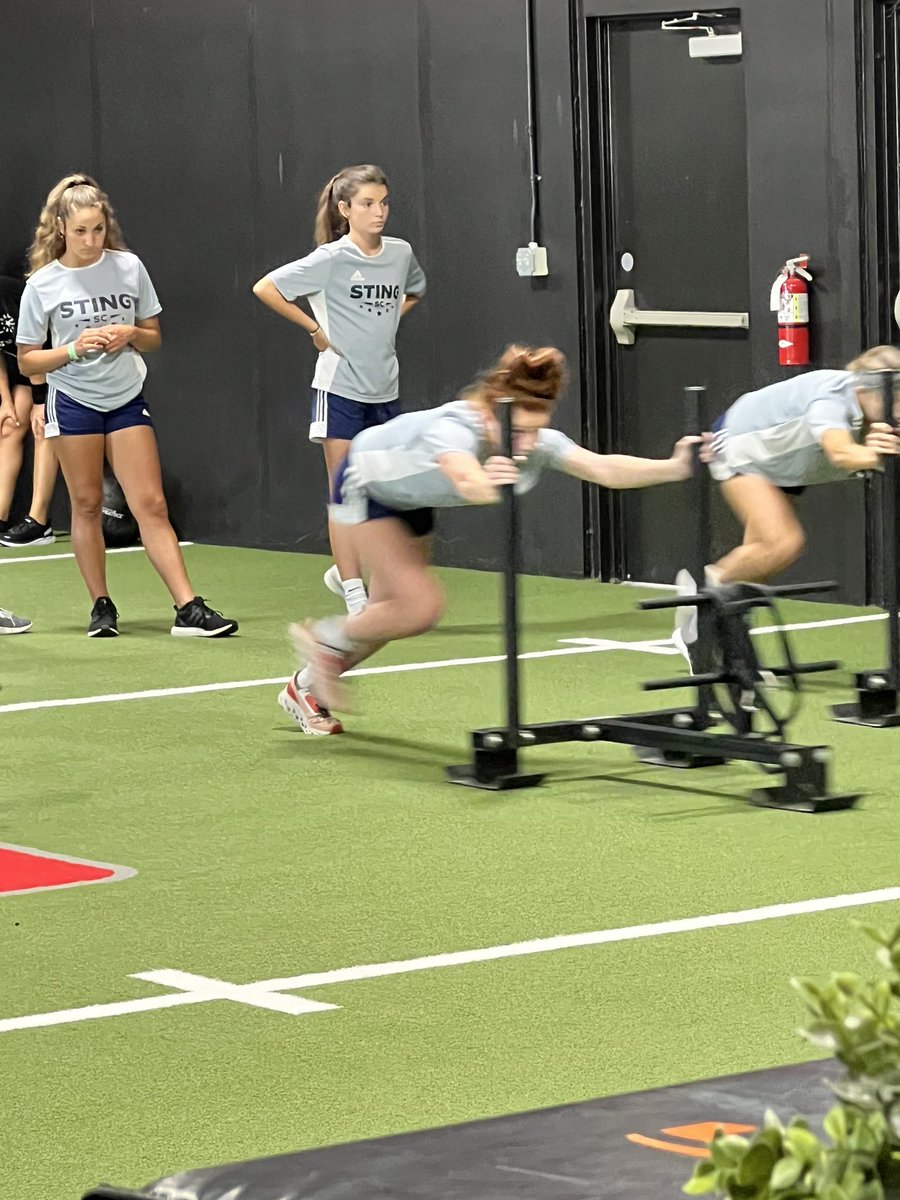 macou94's tweet photo. So fast, she’s blurry 😬
#peanuts #powerbun @Ecnl08g @PeytonCannon_08 https://t.co/BrSmgX5kmJ