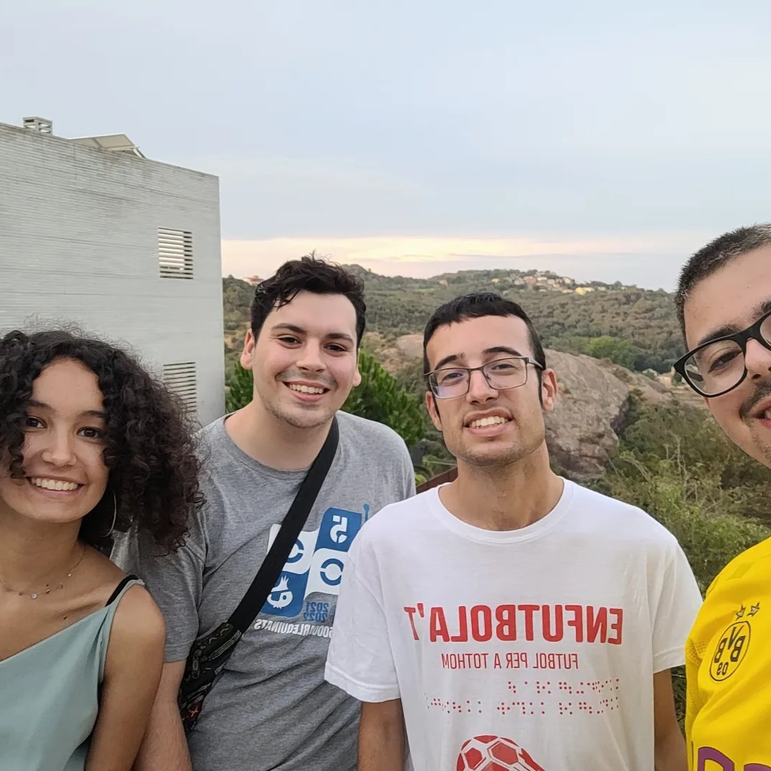 Quedeu-vos amb les seves cares.😜
Són l'equip que us parlarà del Sabadell a Sentiment Arlequinat aquesta propera temporada.