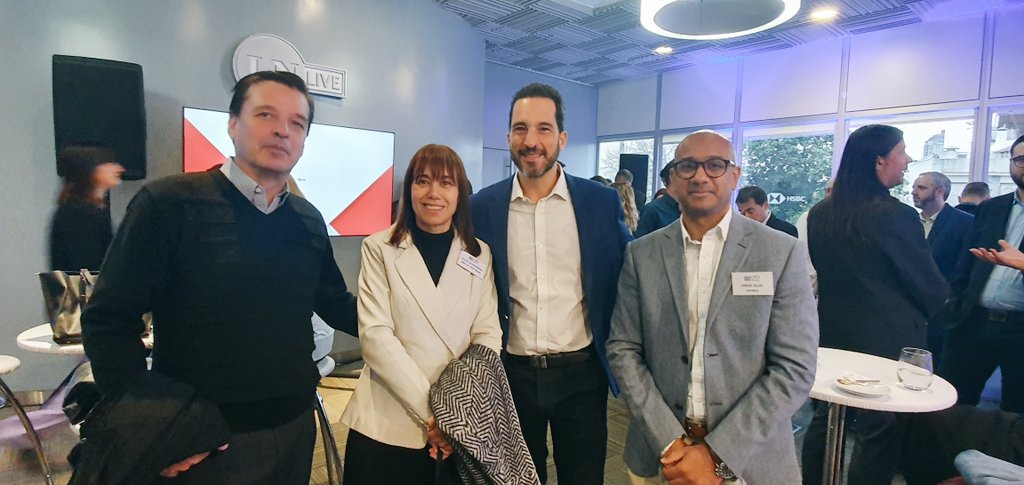 mercapabbaco's tweet photo. @HernanWilkinson y @jor_silva de @10pines y @alberto_patron de @Condortech con @aliecheve, todos colegas y amigos de la casa, también nominados hoy a los #premiospyme . Les deseamos la mejor de las suertes! @LANACION @HSBC_AR https://t.co/0eqtrfgxOw