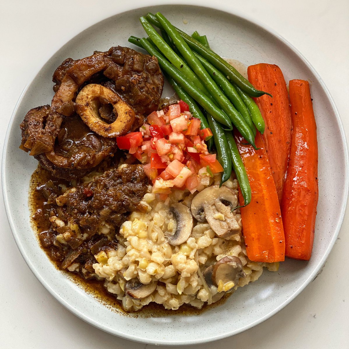 zola_nene's tweet image. HAPPY WOMEN’s DAY 😊
.
Of course I had to cook up some deliciousness to celebrate…before you ask, all the recipes on this plate are in the upcoming book (Simply 7 Colours, launching in Sept) 😉
.
#zolanene #simply7colours #severalcolours #sevencolours #simplefood #womensday