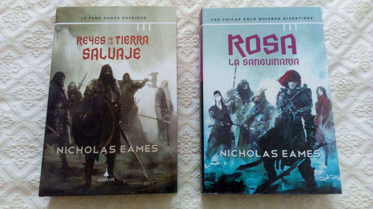 arbolsonriente's tweet photo. Recomendación para el verano: aventuras y humor con las bandas de @Nicholas_Eames en @GamonFantasy. Mis reseñas:
🎸Reyes de la Tierra Salvaje: https://t.co/5Of9Z6iKTY 
🌹Rosa la sanguinaria: https://t.co/YRKPnMyzrc https://t.co/hAqOUJWhmQ