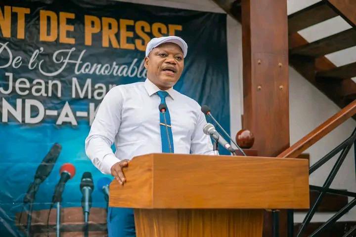 pepele_news's tweet photo. 🔴 INFO EN DIRECT- Audition depuis près d’une heure de @kabund_jmkkrock au bureau du PG près la Cour de Cassation. Accusé d’avoir tenu des propos #diffamatoires à l’encontre du PR. #Tshisekedi. Déploiement des éléments de la police aux alentours. #Kinshasa #Gombe @pepele_news https://t.co/VILNJiL9fi