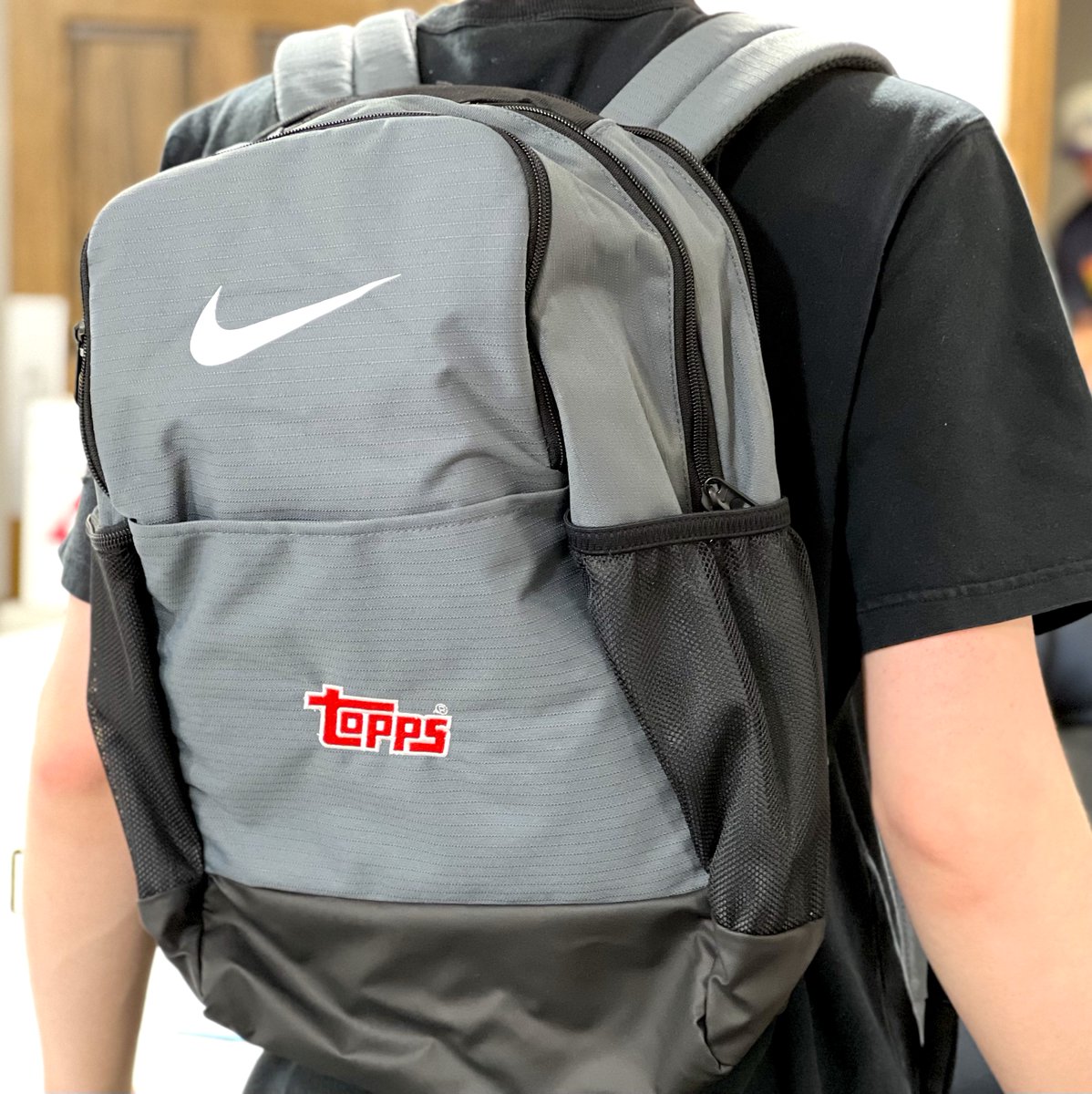 SCCTradingCards's tweet photo. ⚾️ GIVEAWAY ⚾️

It's almost time to head back to school, so we're giving away a @Topps backpack stuffed with packs, singles, and more! To enter:

1) RETWEET &amp; LIKE
2) FOLLOW @SCCTradingCards 
3) Tag 2 friends in the replies

One winner announced on 8/11. #Topps #BackToSchool https://t.co/Y6earqrDzp
