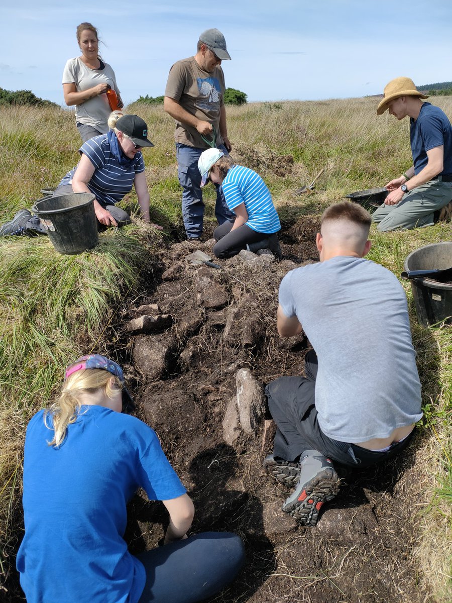 Fossilbeetle's tweet photo. Onto the field boundary -- could it be prehistoric? #Drumadoon #arran @McfadyenLesley @urbanprehisto @gmacg_1 @BU_IMSET @UofGArchaeo https://t.co/iAA4As1lbM