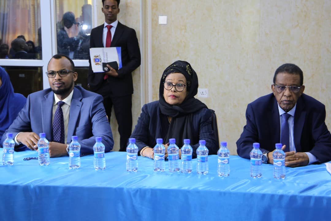 ElmiNur4's tweet photo. It is an honour to be transferred the responsibility of leading #Somalia's Ministry of Finance from @DrBeileh  by @SomaliPM @HamzaAbdiBarre today. I will serve with commitment &amp; integrity. I will also continue to lead on our national economic reforms with passion and energy. https://t.co/PMdekt1Vcw