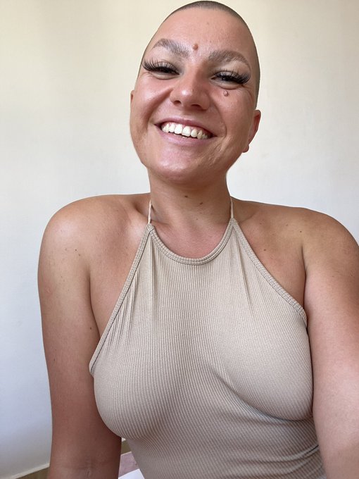 Wie l&auml;sst der Body meine 🍒 wirken?🙊 https://t.co/aupQ3DKLQx