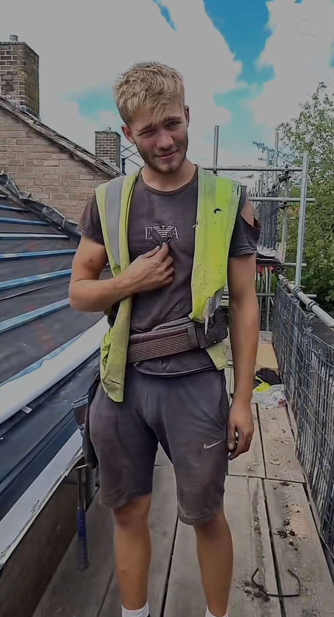 TradieTales's tweet image. Who else loves a labourer going commando? 🍆