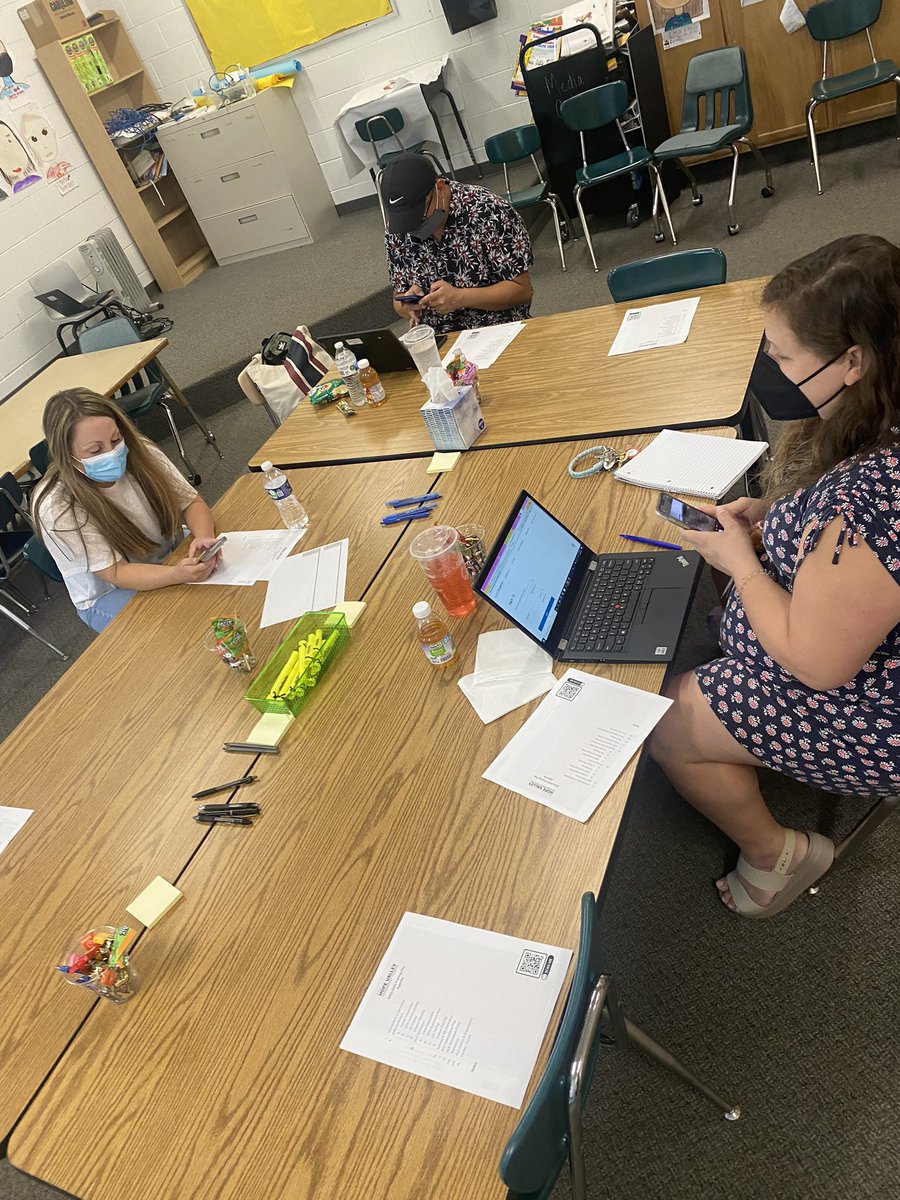 ApWhitaker's tweet photo. HVES summer pacing days with Kindergarten and Third grade! Preparing for an amazing school year! 22-23
#Operation55andAbove @AKAFerrell_EdD @drstacydstewart @DurhamPublicSch @HopeValleyDPS https://t.co/inyqM8K9Qo