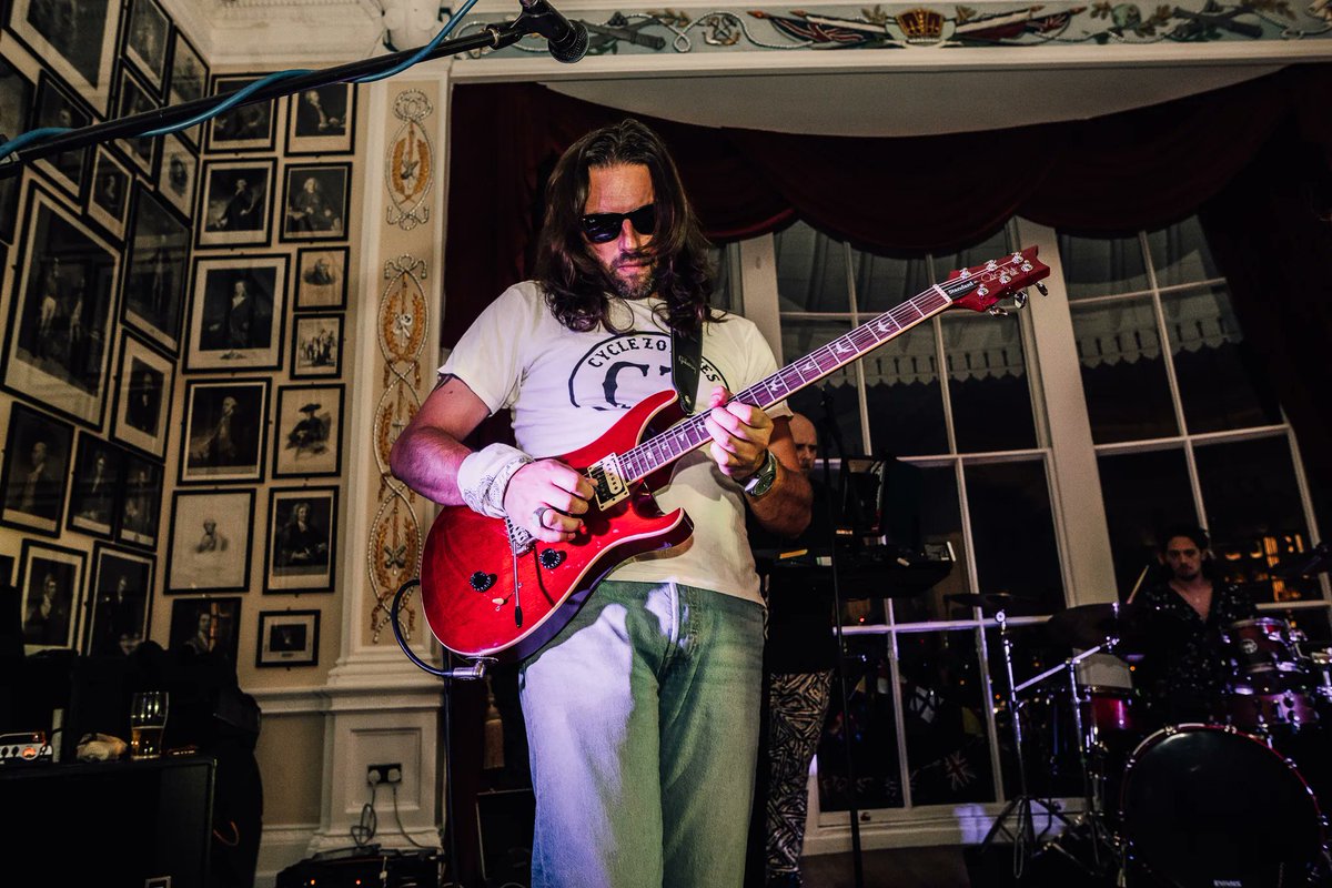 MBHWeddingPhoto's tweet image. Saturday's band were awesome, think they are called 80s Zone. Can't find them on social media, but seriously, 80s rock hair skills 10/10

#wedding #weddingphoto #weddingphotographer #weddingphotography #documentaryweddingphotography #documentaryphotographer