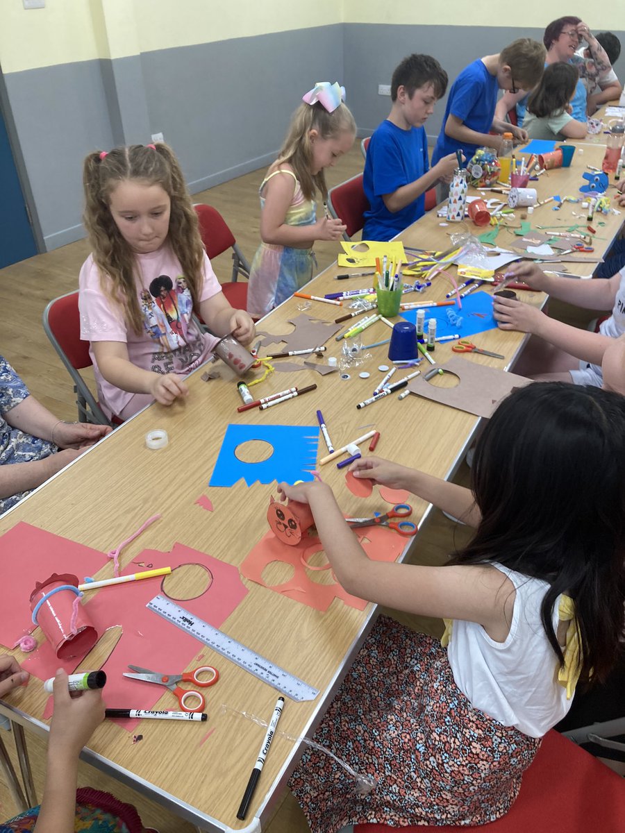 BethForHousing's tweet photo. Children and families enjoyed a wonderful drama and drumming session at #PlayStreets today! They made some Owl and The Pussycat props for their performance and got the chance to play some amazing instruments! #HAF2022 @ForHousing https://t.co/WeOp742zvT