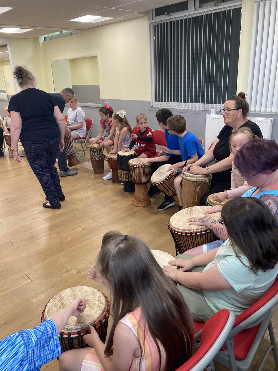 BethForHousing's tweet photo. Children and families enjoyed a wonderful drama and drumming session at #PlayStreets today! They made some Owl and The Pussycat props for their performance and got the chance to play some amazing instruments! #HAF2022 @ForHousing https://t.co/WeOp742zvT