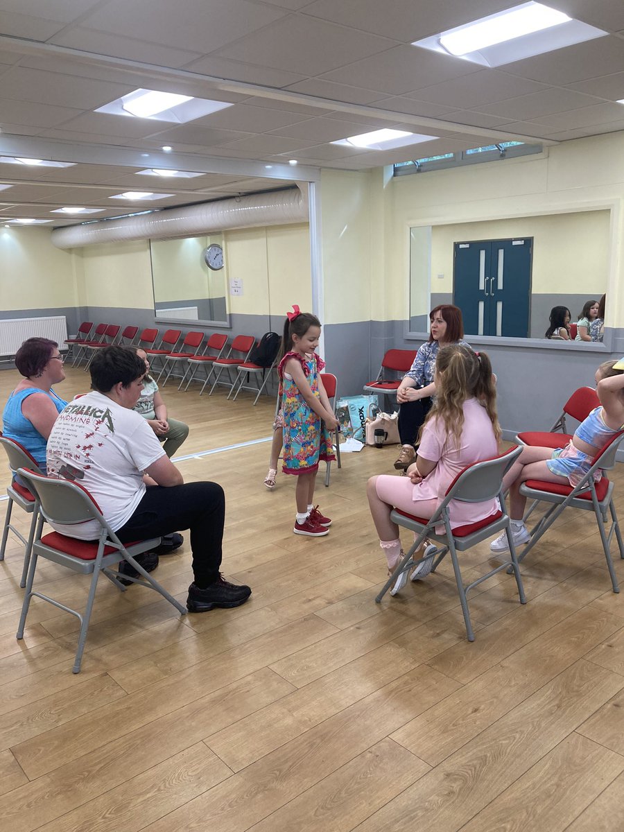 BethForHousing's tweet photo. Children and families enjoyed a wonderful drama and drumming session at #PlayStreets today! They made some Owl and The Pussycat props for their performance and got the chance to play some amazing instruments! #HAF2022 @ForHousing https://t.co/WeOp742zvT
