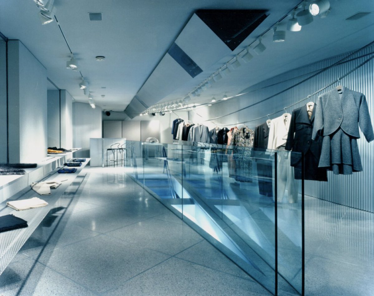 DianaBudds's tweet photo. and here in nyc: toshiko mori designed issey miyake's first freestanding boutique in the u.s. on 77th street (h/t @LangeAlexandra) https://t.co/DaItUpCVST https://t.co/cJI7y9GfgX