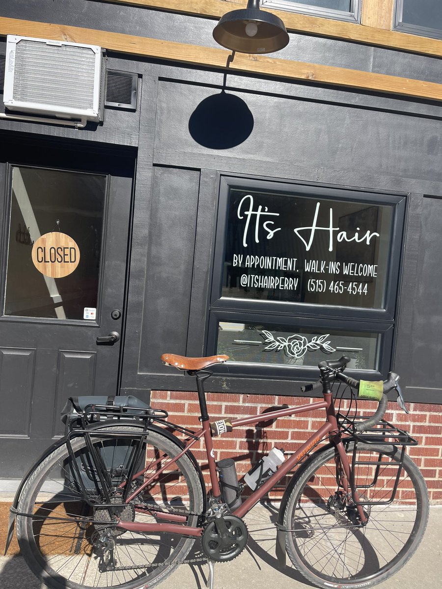 ThirstyPigs's tweet photo. Love #supportlocal & Steph’s new shop! Need a change of style with a fresh #haircut seek out #itshair in #perryiowa #perryareachamber https://t.co/ng0ywiOzeR