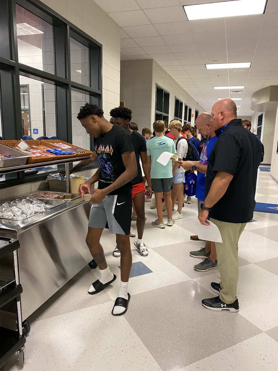 Our school nutrition department has expanded its services <a href="/JHS_Dragons/">Jefferson High School</a> to the Arena on grab-and-go carts. Students will now have the option to grab breakfast there as well as in the cafeteria. #FuelingGA #feedingchampions #KeepGAFed #breakfastofchampions🏆