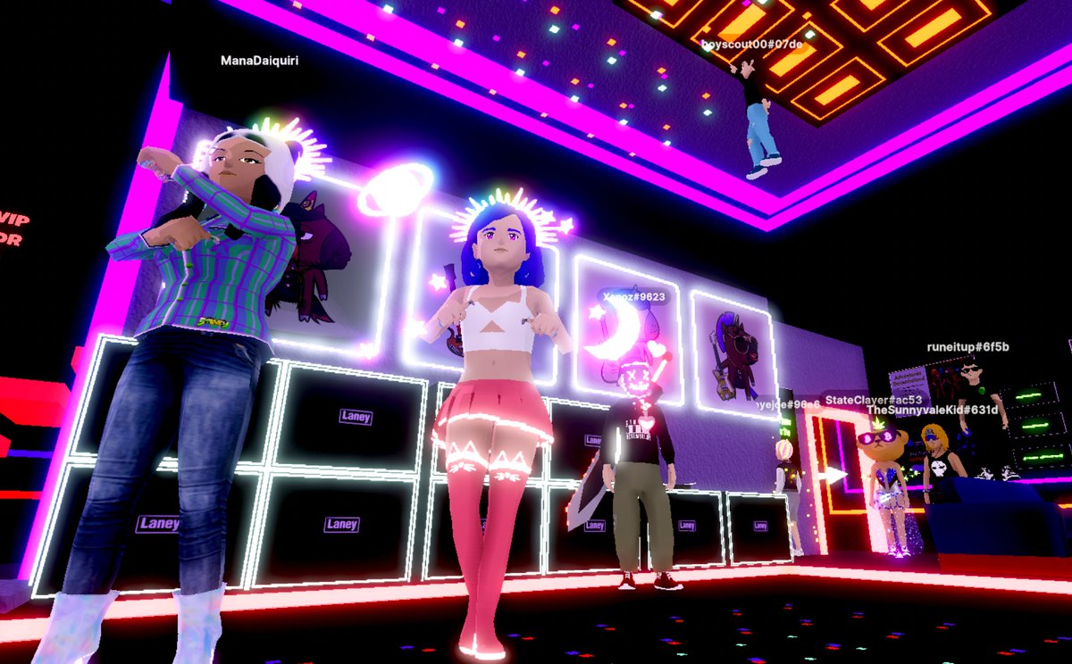 superninaglow's tweet photo. 😋🎶🪷 Had a great @ABCDecentraland evening w/ @isamazing_isa @RoustanNFT @ManaDaiquiriDCL &amp; my friends! 
💜Match this glow crown w/ your outfits today! It was so fun collabing w/ @itskac! Big hug 🤗
https://t.co/hL5KrY7SaR
@decentraland #virtual #digitalfashion https://t.co/4btOh2Xv4b