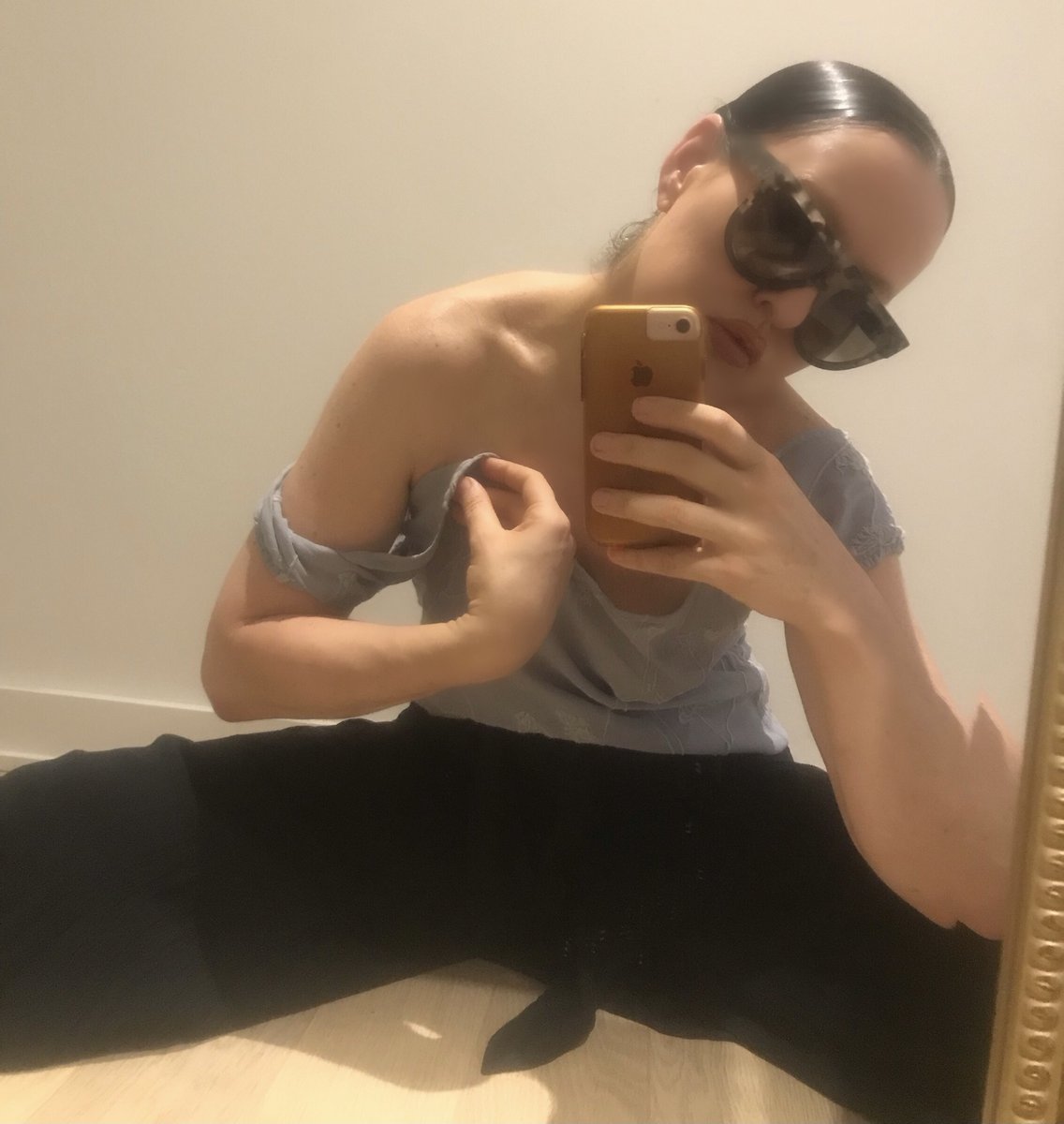 Carleenp's tweet photo. Our favorite campaign model, actress and the creator of My Beauty Diary, gives you a rare look inside her make-up bag for Part 2 of this summer series. Get flawless with Emma. @EmmaJactress  https://t.co/OgBf9hSREG https://t.co/OSCPDJMlmA