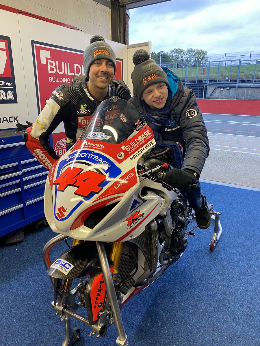 alfiemumford46's tweet photo. keep fighting my brother, stay strong @GinoRea 💙 #KeepFightingGino 💪🏼 https://t.co/JQYRQxL6LH