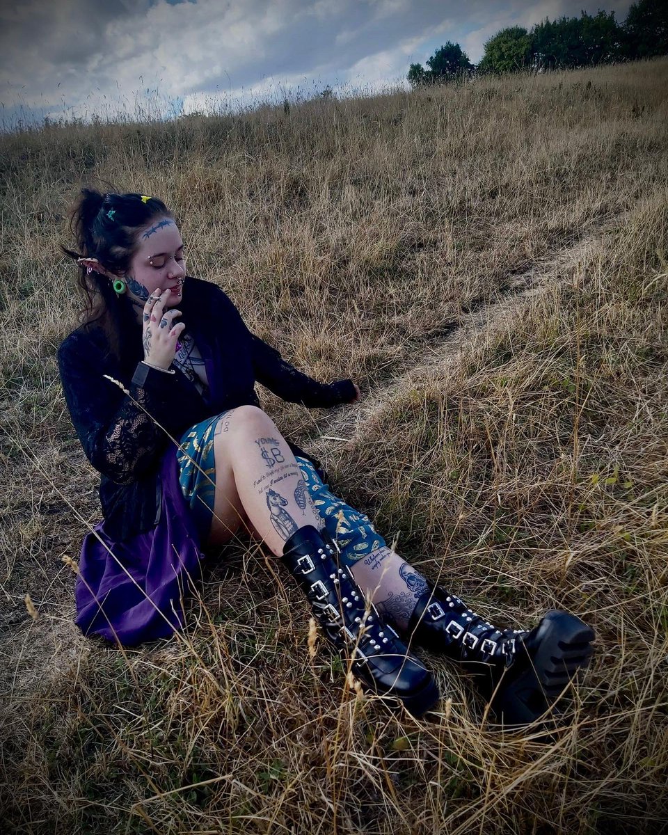 methadontcare's tweet photo. I found a fwildnto sit in n but he dead rip #nature #goth #pagan #naturewitch #elementalwitch #wicca #spiritual #gothgirl #witchylooks #forrestgrunge #thefae #elfears #goblin #cryptid #lgbt #transman #ftm #femaletomale #dressup #fantasyfashion #dresstaleypurselfhappy #leggo https://t.co/KInkngFmnO