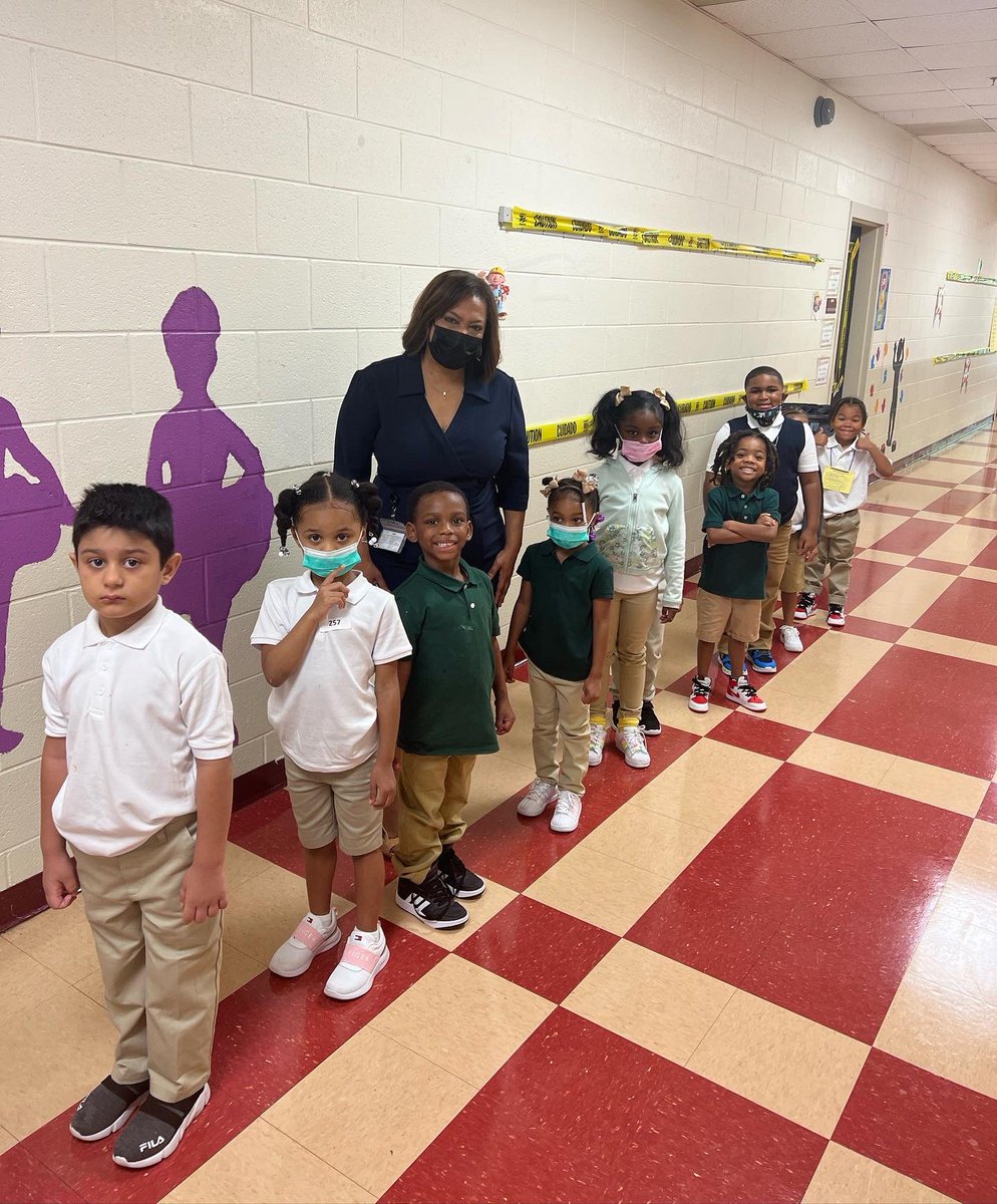 bmewildcats's tweet photo. Dr. Tinsley came back to visit her old stomping ground. Fun fact: Dr. Tinsley was a counselor here at BME. https://t.co/pXc1c9BCqh