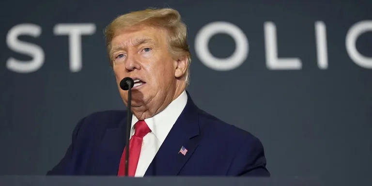 DANTE_eloficial's tweet photo. 🔴 Trump: “El allanamiento de mi casa por parte de FBI, es un ataque de los demócratas de la izquierda que desesperadamente no quieren que me postule a la presidencia en 2024″. https://t.co/SVFOFsrEvC