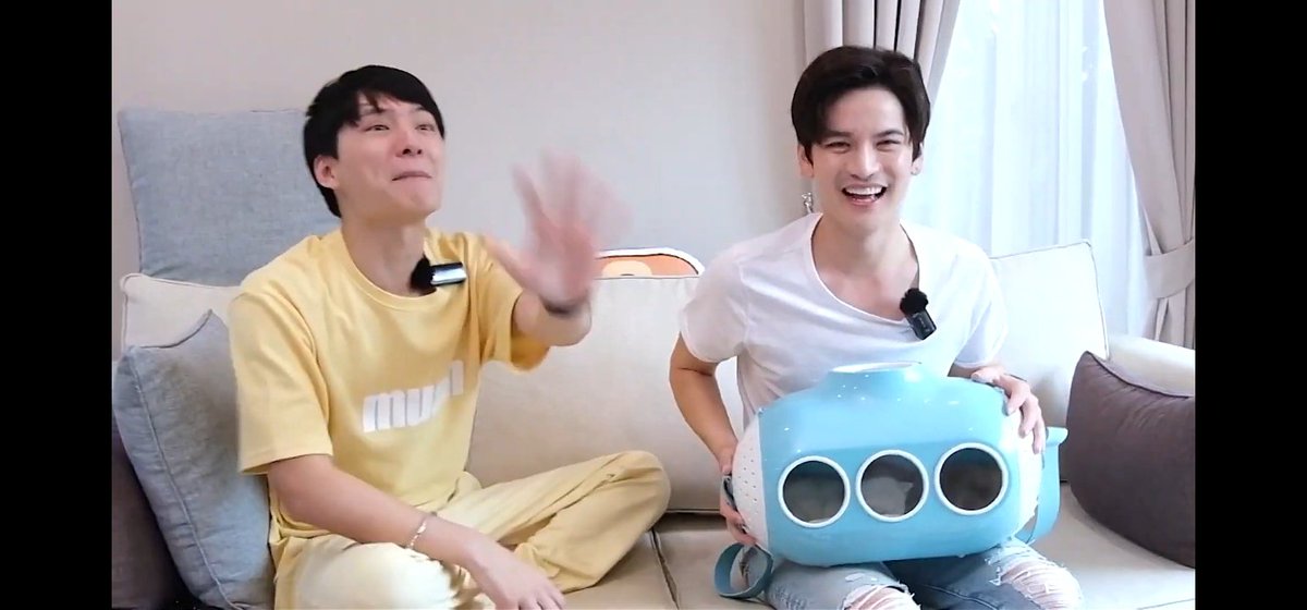 Bobolin0815's tweet photo. I'm glad to see krist laughing like that.
@kristtps
#KristPWaveKhoo
#KristPeraw https://t.co/nBFk0GC37Q