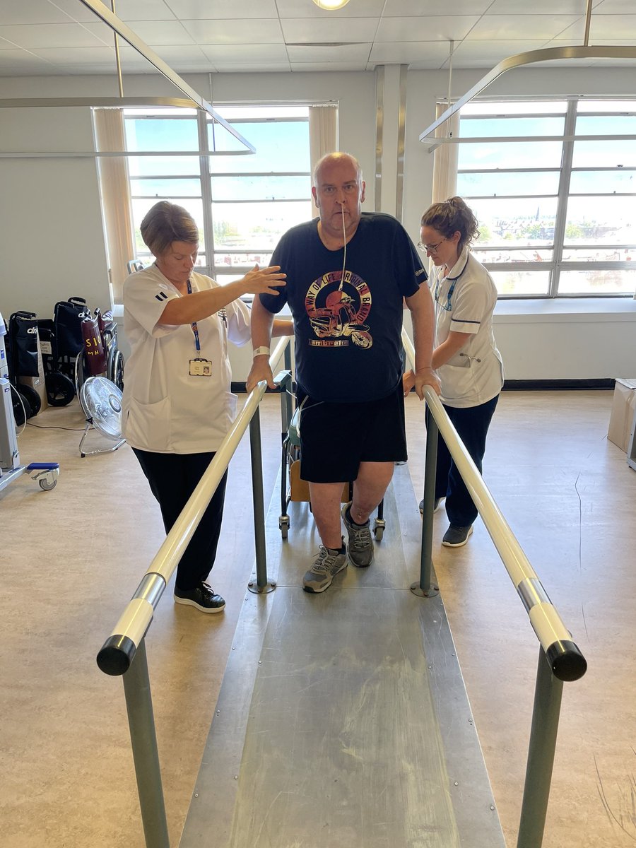 cddftphysio's tweet photo. 1 week progress! Assisted standing to walking #rehabilitationaftercriticalcare #getinthegym #admiringtheview https://t.co/lAPhlZ9BVV