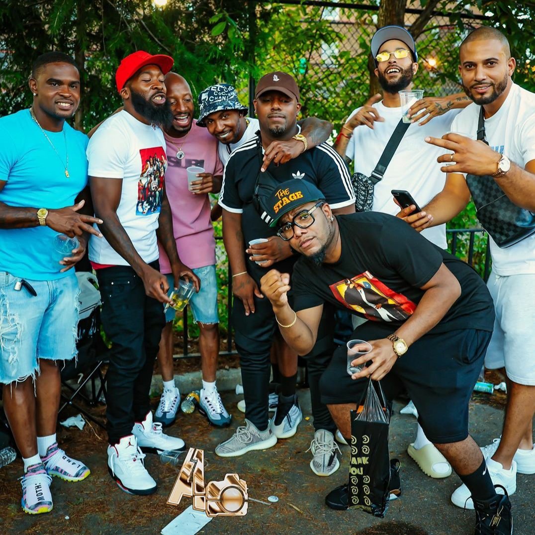 IPutTheHoodOn's tweet photo. #OldRedHook Not This New Shit!! @hypemoney1 #UWasThere ๐ช๐พ๐ฆพ๐ฆพ๐ฏ๐คฃ๐ Shoutout To The Family https://t.co/iPl4eZjCEZ