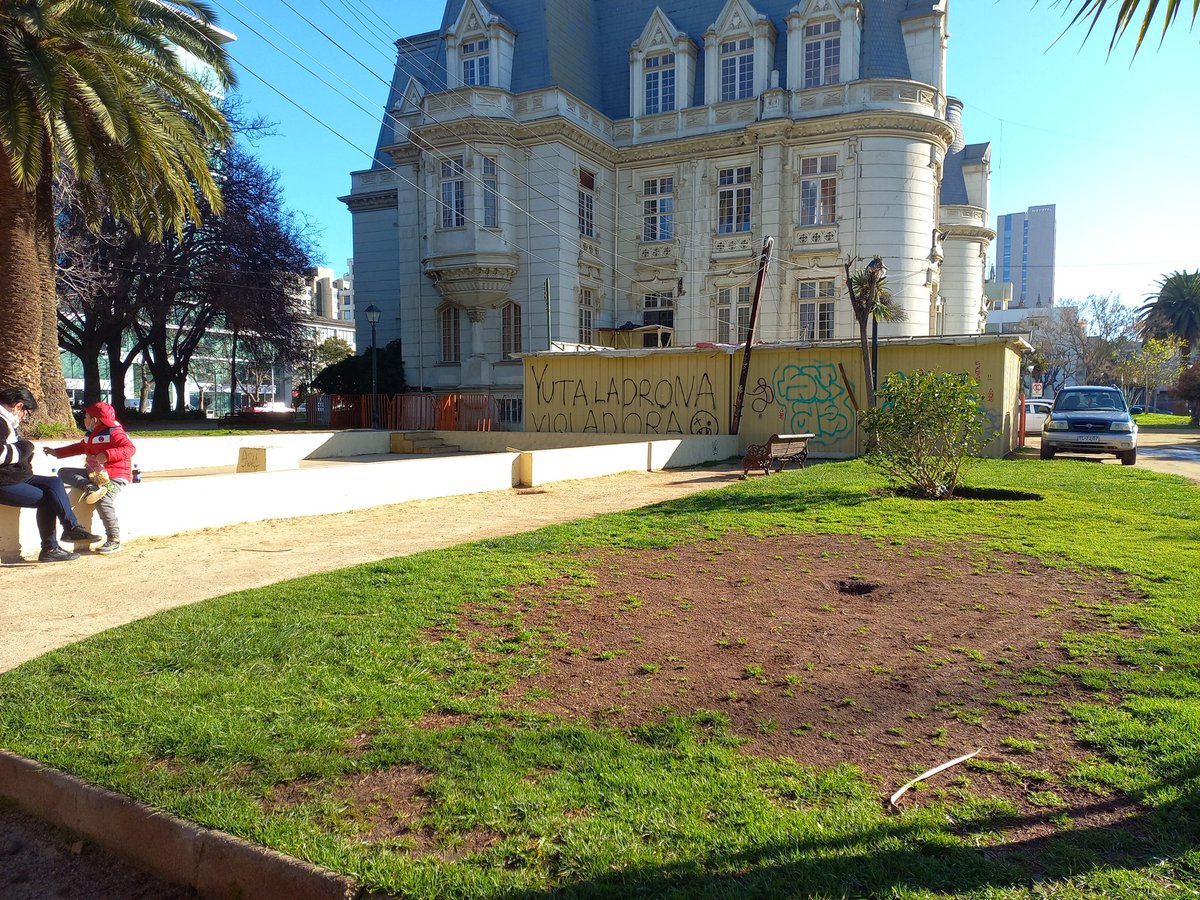 alejandro_e_f's tweet photo. @SaludSsrv @ministeriosalud @voceriavalpo @DPRValparaiso @GobiernodeChile @SSVinaQuillota @SSVSA Ya son casi las 9:30, y en Palacio Carrasco no hay nadie de @SaludSsrv , solo gente esperando https://t.co/4ghI6DnGIL
