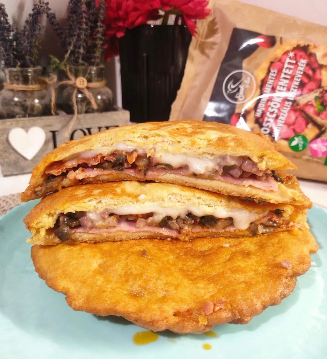 Szafi1's tweet photo. Kefires lángos Szafi Free univerzális lisztből (gluténmentes, szójamentes) - https://t.co/51Eux0bHiQ https://t.co/d1LXrt7keL