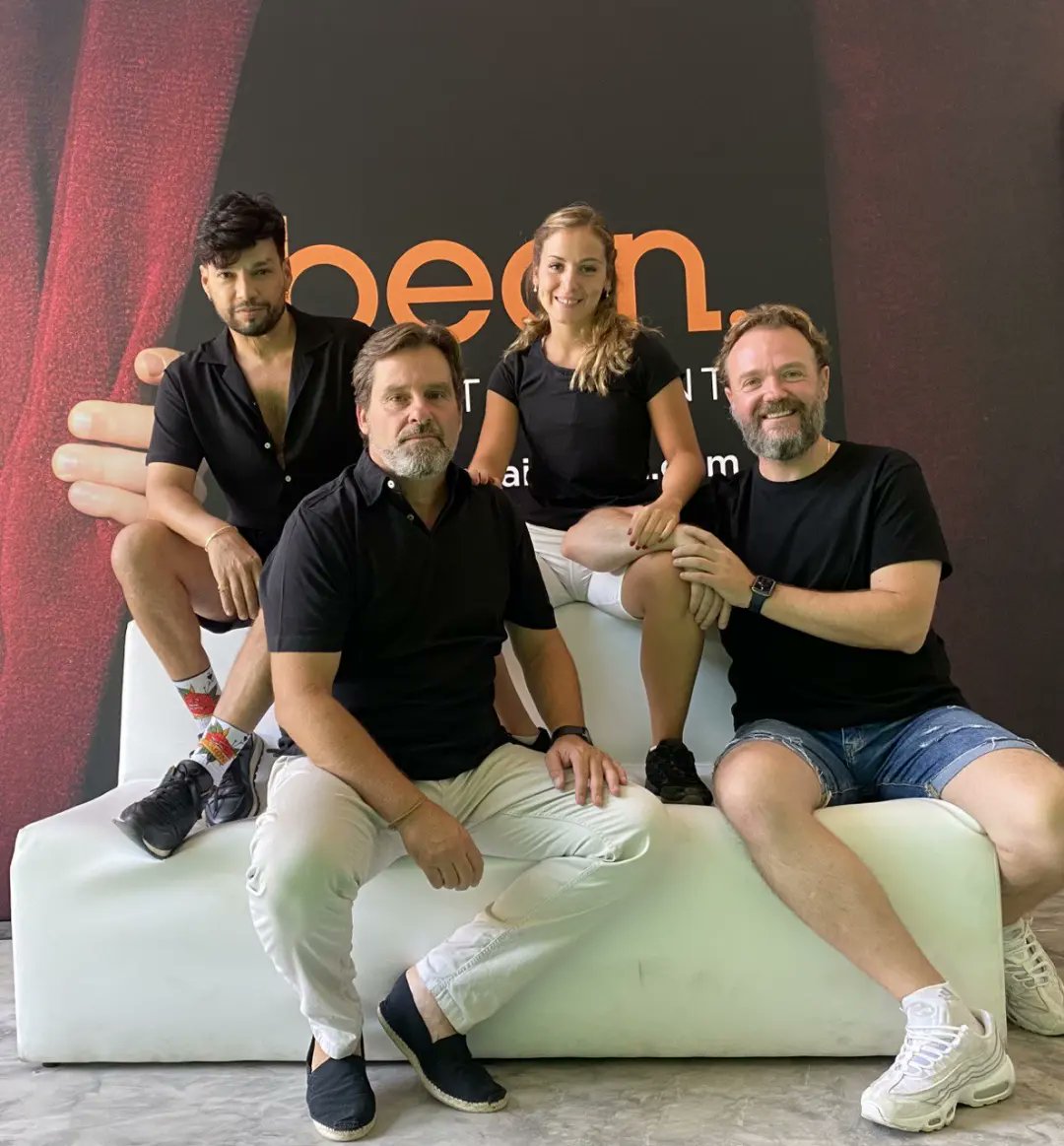 ¡Nuevas incorporaciones! 🤩

Queremos dar la bienvenida oficial a <a href="/PacoArrojoLaVoz/">Paco Arrojo</a>, <a href="/sergi_albert1/">Sergi Albert</a>, Paula Arévalo y Julio Morales a la familia de El Médico, El Musical 🕌🐪🌠 

Deseando disfrutar de su talento encima del escenario ♥