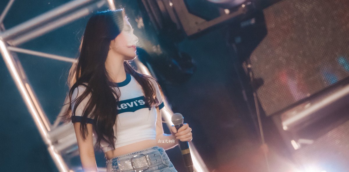 irene_airport's tweet photo. 영화 스틸컷 아니냐고 https://t.co/cTBt9XyaV0