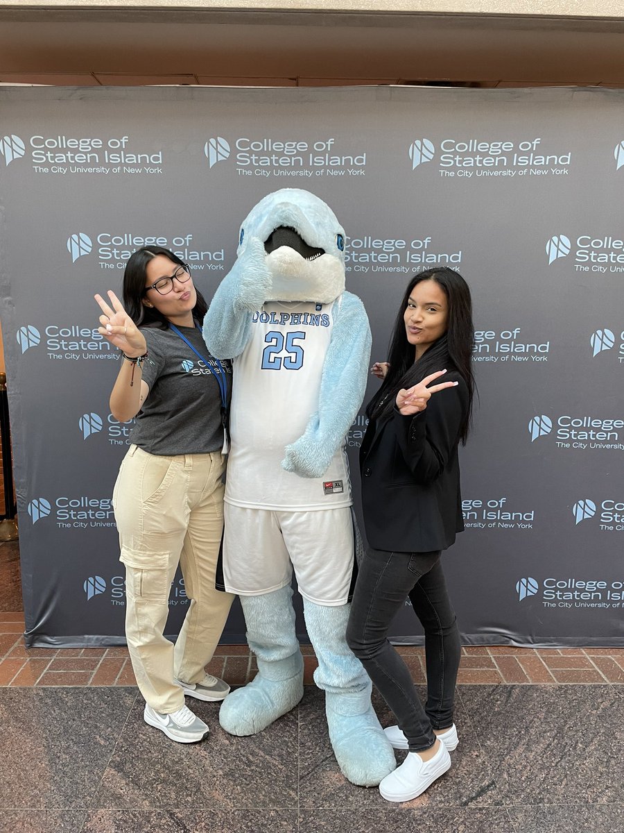 Meet your New Student Mentor Michelle and Admissions Advisor Niah ft. Danny the Dolphin!👯‍♀️🐬 #wearecsi #freshmenorientation #cuny