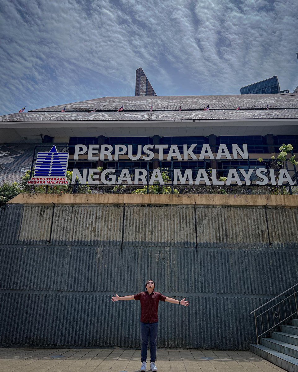 addien90s's tweet image. Alhamdulillah, new achievement. Buku ketiga saya diiktiraf oleh perpustakaan negara untuk diagihkan kepada perpustakaan desa seluruh tanah air. Sebagai penulis kecil dan tak dikenali, ini suatu penghormatan. Cerita penuh saya nukilkan di instagram. ☺️

instagram.com/p/ChCWFnVvDV2/…