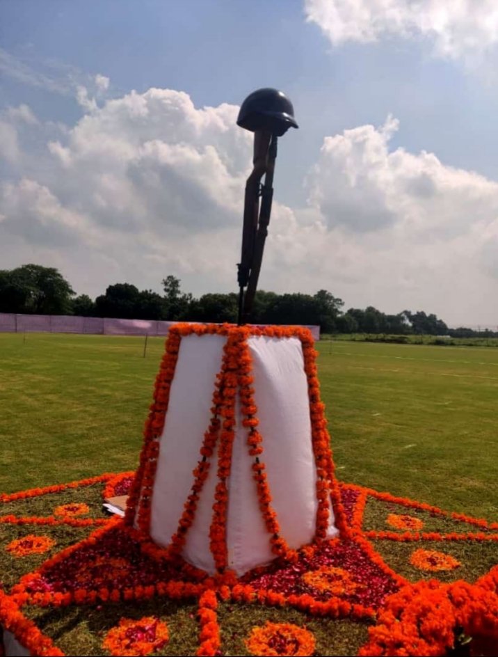 _ayushibhalla_'s tweet photo. सलाम उन शहीदो को जो खो गये,
वत�� को जगा कर जो खुद सो गये 🇮🇳
@HQ_DG_NCC 
@1RajGirlsBnNCC 
@NCCDteRajasthan 
@NBanasthali https://t.co/VNm7bV4Hdt