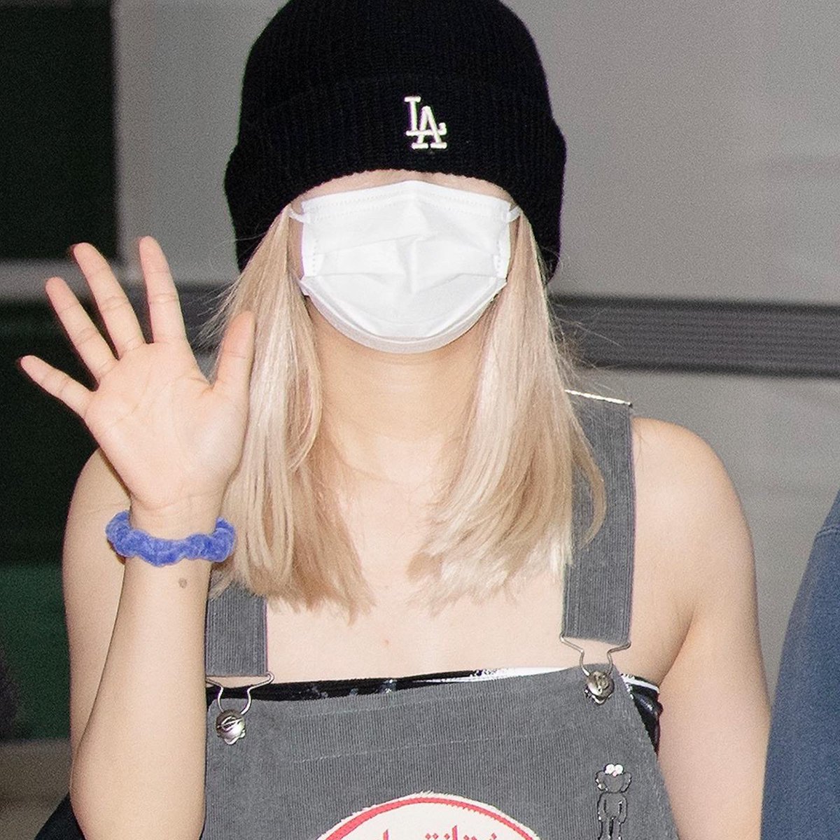 نينيق في مطار جيمبو الدولي