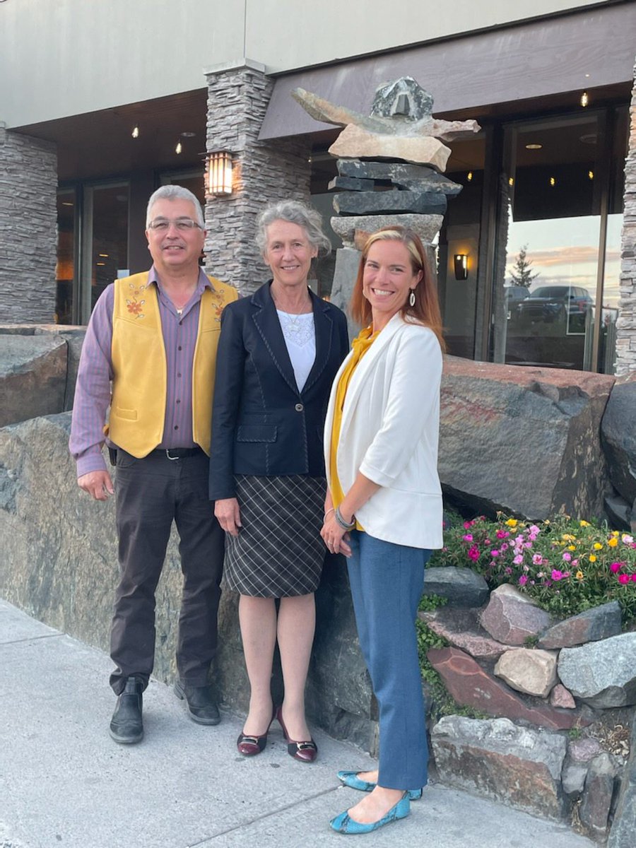 MMcLeodNWT's tweet image. It was great to meet with Ministers @JoyceMurray and @CWawzonek last night! #nwtpoli