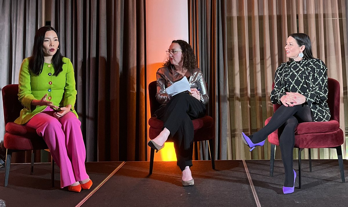 Vanrad19's tweet photo. What a brilliant night at @Dymocksbooks conference. Fabulous conversation with @sophiegreenauth chatting with @MyfWarhurst and Dami Im about their upcoming books #TimeOfMyLife and #Dreamer. @HachetteAus #TheBellbirdRiverCountryChoir And hearing Dami sing was magical! https://t.co/33udusOoNn
