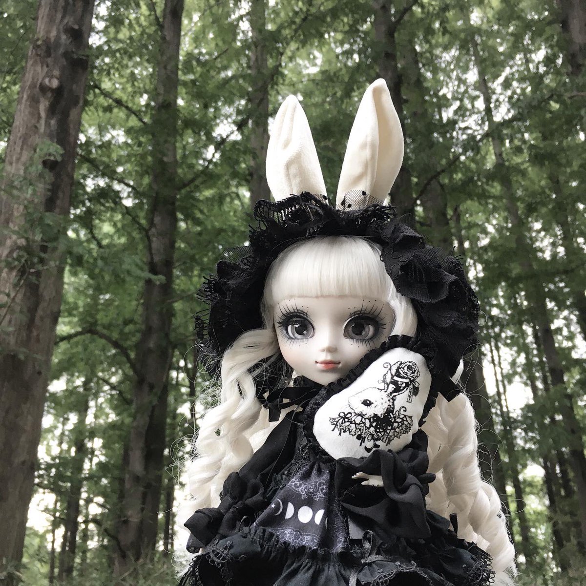 Illustrator_yoh's tweet photo. 「今晩夢の中でうさぎを探しに行くの.....そんな気分」

✴︎ご予約締め切り間近✴︎
＜受注期間＞
8月10日お昼の12：00迄

https://t.co/VlBVTldvJF

#Pullip #メアリ #Mayle #AGA
#AGA_Pullip #AGAdoll #cheonsangcheonha #プーリップ #ドール https://t.co/ohdLXpUYLG