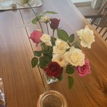 Image for the Tweet beginning: 本日は【和菓子とバラのお茶会】第2回目を開催いたしました。@Naomi_imo さんの作り立ての和菓子と薔薇づくしのお茶会。皆さまのおかげで話題に花も咲き、両日共にあっという間のお時間に。ご参加くださった皆さまありがとうございました。 