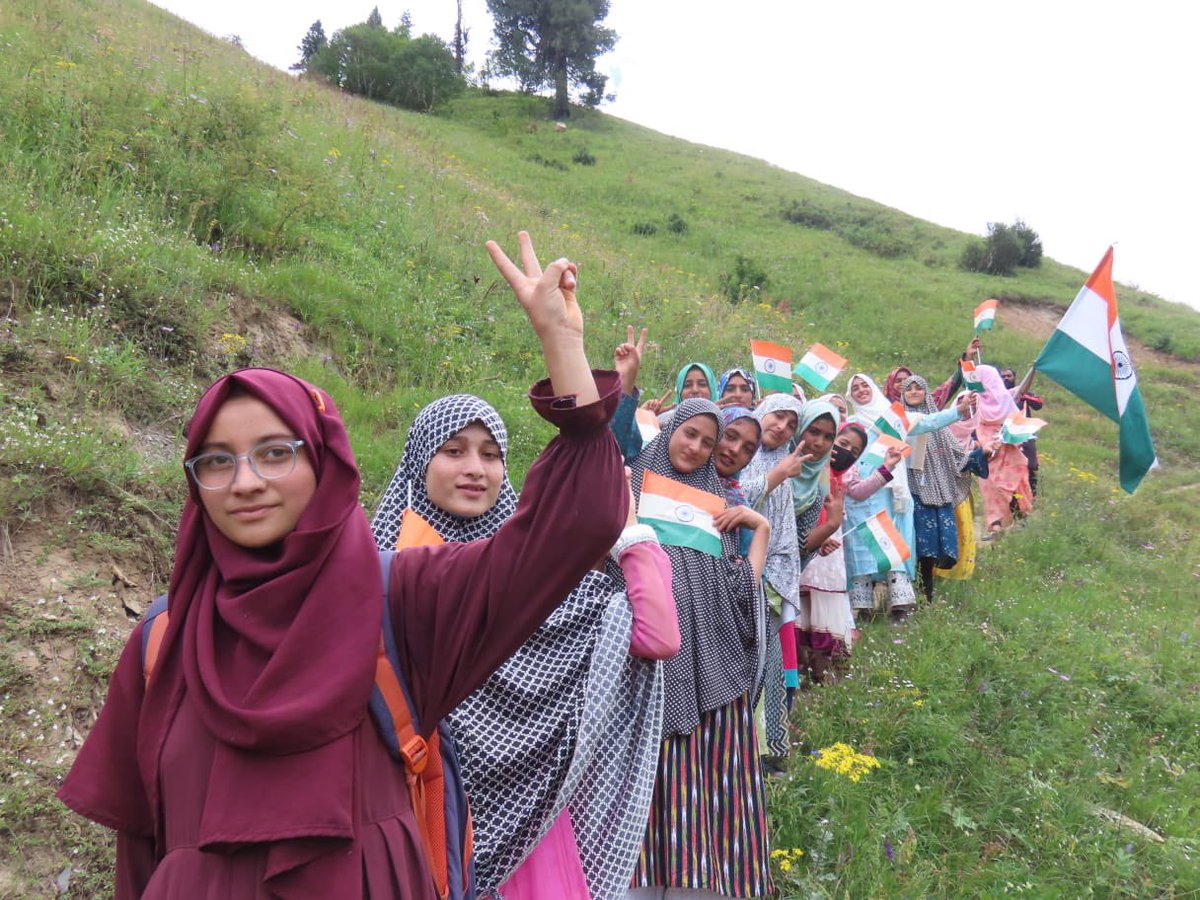 gijojoseph1982's tweet photo. #AzadiKaAmrutMahotsav #Indiaat75   #NationalFlag pride of every citizen #IndependenceDay2022  @Tiny_Dhillon @ChinarcorpsIA @RadioChinar @dcbandipora @Snow61078072 @onlinegurez  @bahisht_kgali @pranav_aquarian @OfficeOfLGJandK at the farthest corner of J&amp;K UT #Tulail Valley https://t.co/nPOPm5nnZ8
