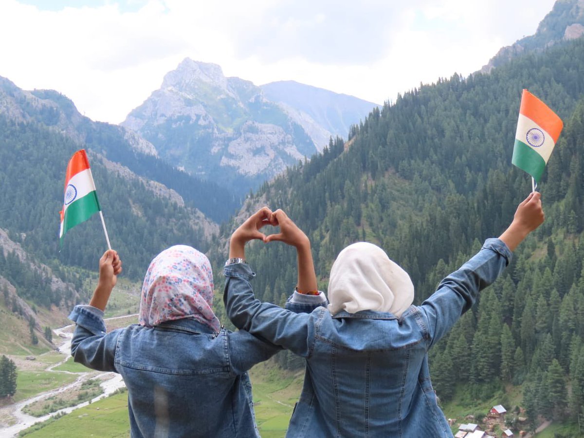 gijojoseph1982's tweet photo. #AzadiKaAmrutMahotsav #Indiaat75   #NationalFlag pride of every citizen #IndependenceDay2022  @Tiny_Dhillon @ChinarcorpsIA @RadioChinar @dcbandipora @Snow61078072 @onlinegurez  @bahisht_kgali @pranav_aquarian @OfficeOfLGJandK at the farthest corner of J&amp;K UT #Tulail Valley https://t.co/nPOPm5nnZ8